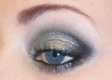 Blue Green Duochrome Eyeshadow  SCALE