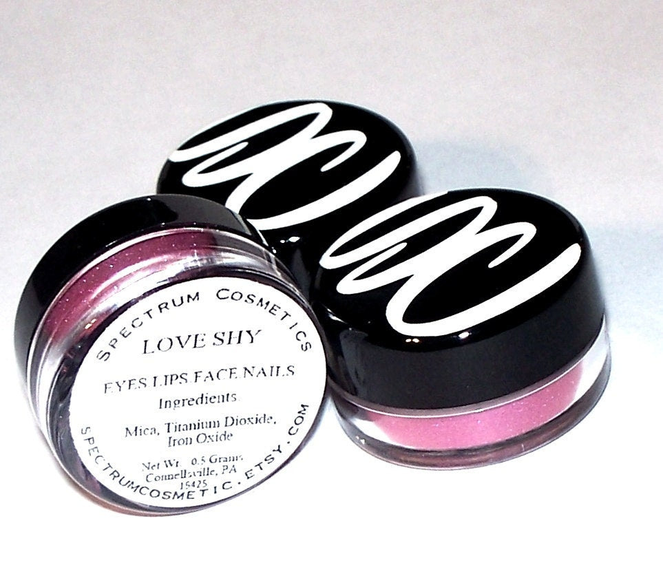 LOVE SHY Loose Eyeshadow