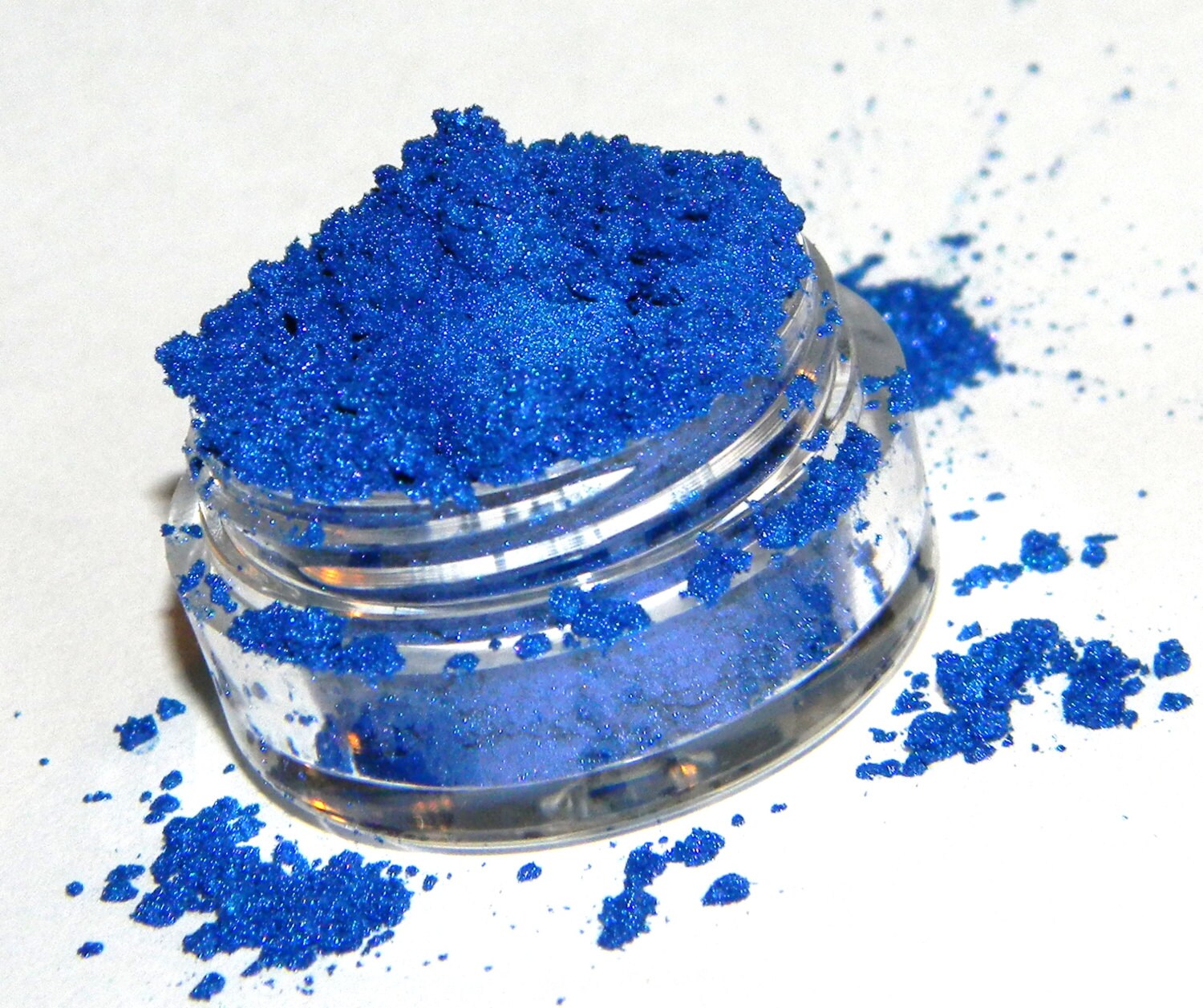 BRISK BREEZE Bright Shimmery Blue Eyeshadow