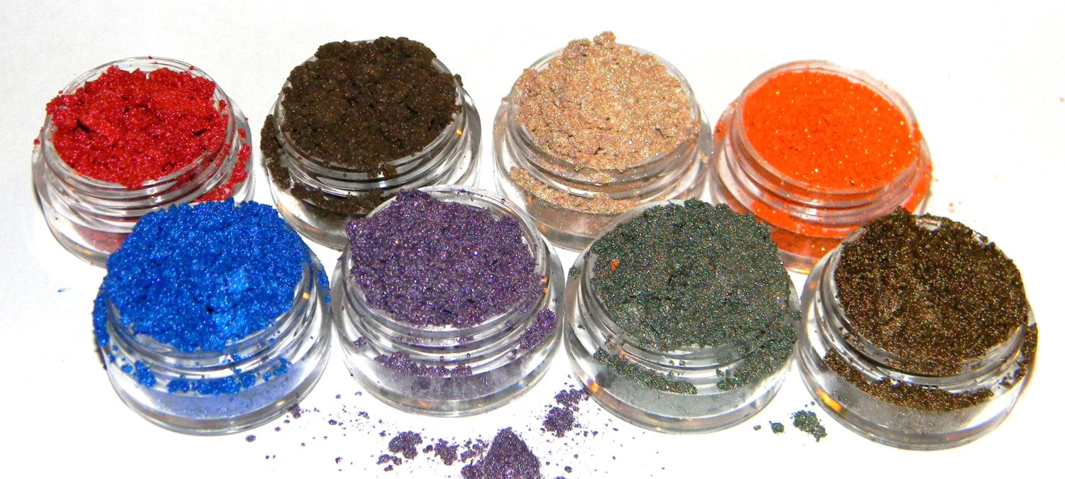 BRISK BREEZE Bright Shimmery Blue Eyeshadow