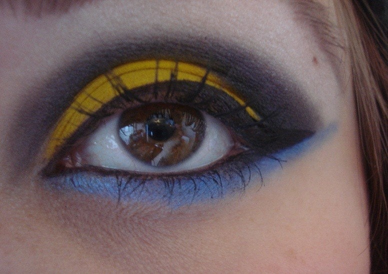 Submarine Matte Yellow Eyeshadow