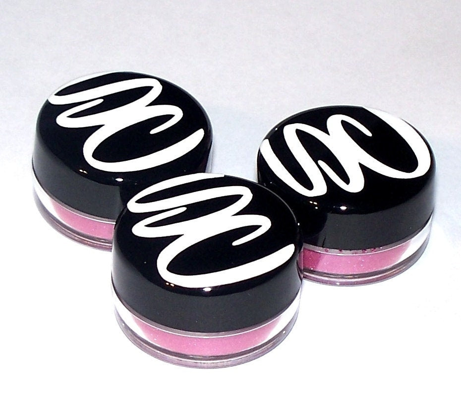 LOVE SHY Loose Eyeshadow
